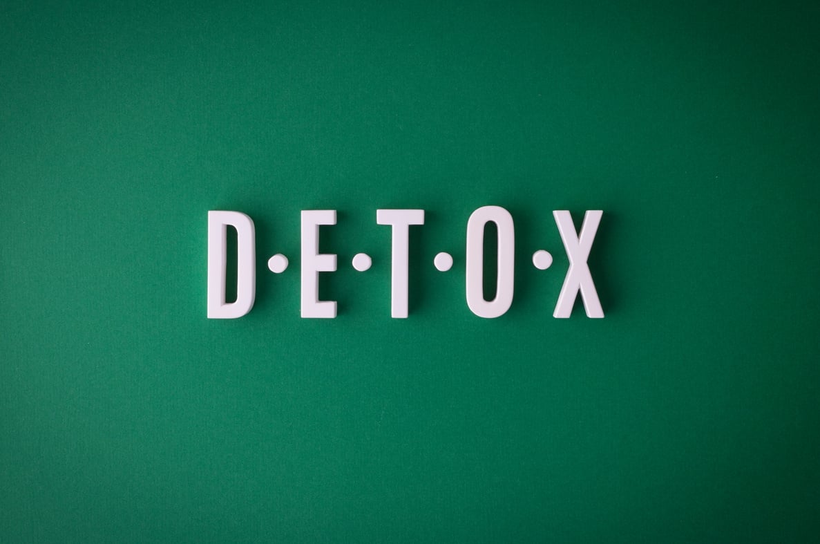 Detox lettering sign